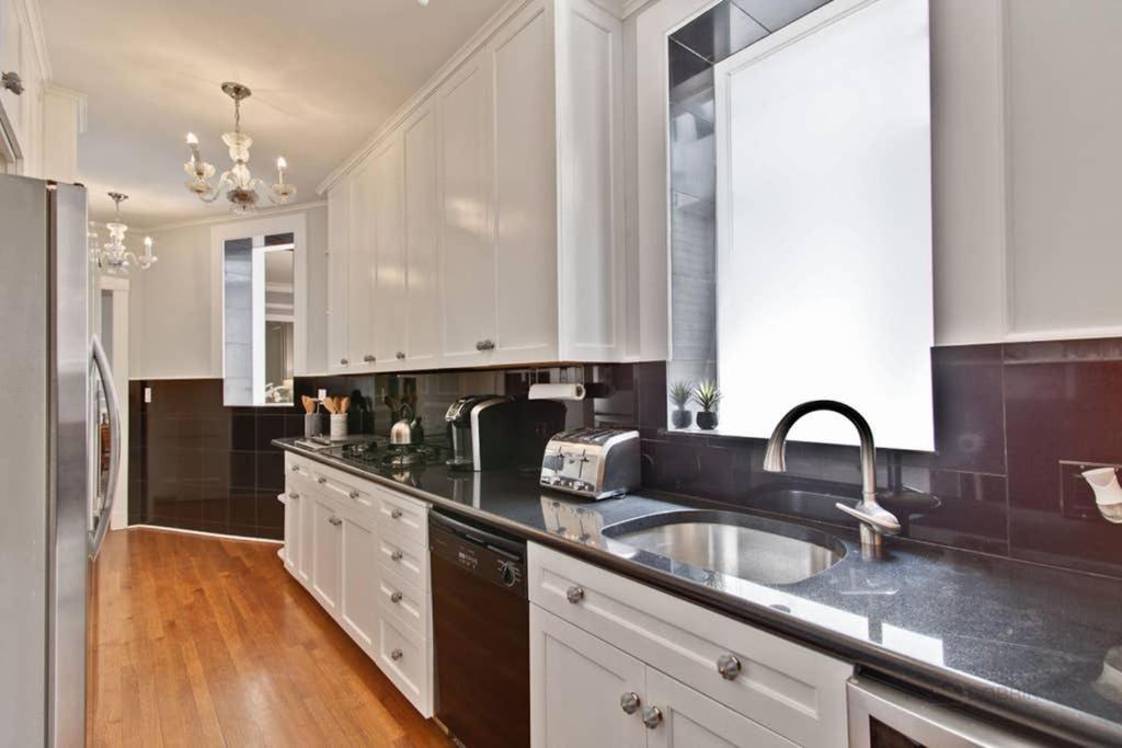 Вилла Historic Luxury Townhouse In Downtown Чикаго Экстерьер фото
