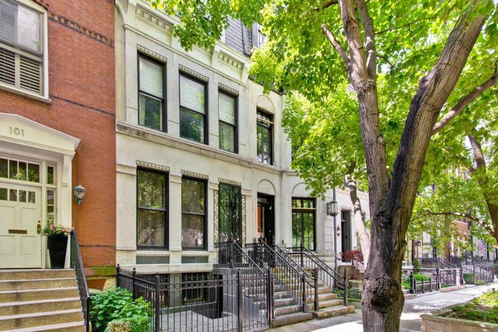 Вилла Historic Luxury Townhouse In Downtown Чикаго Экстерьер фото